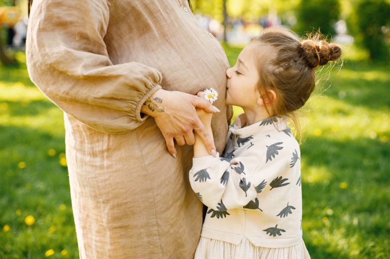 Maternity Photoshoot Ideas for Family: Crafting Enchanting Family Moments